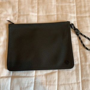 Lululemon flat multi purpose case